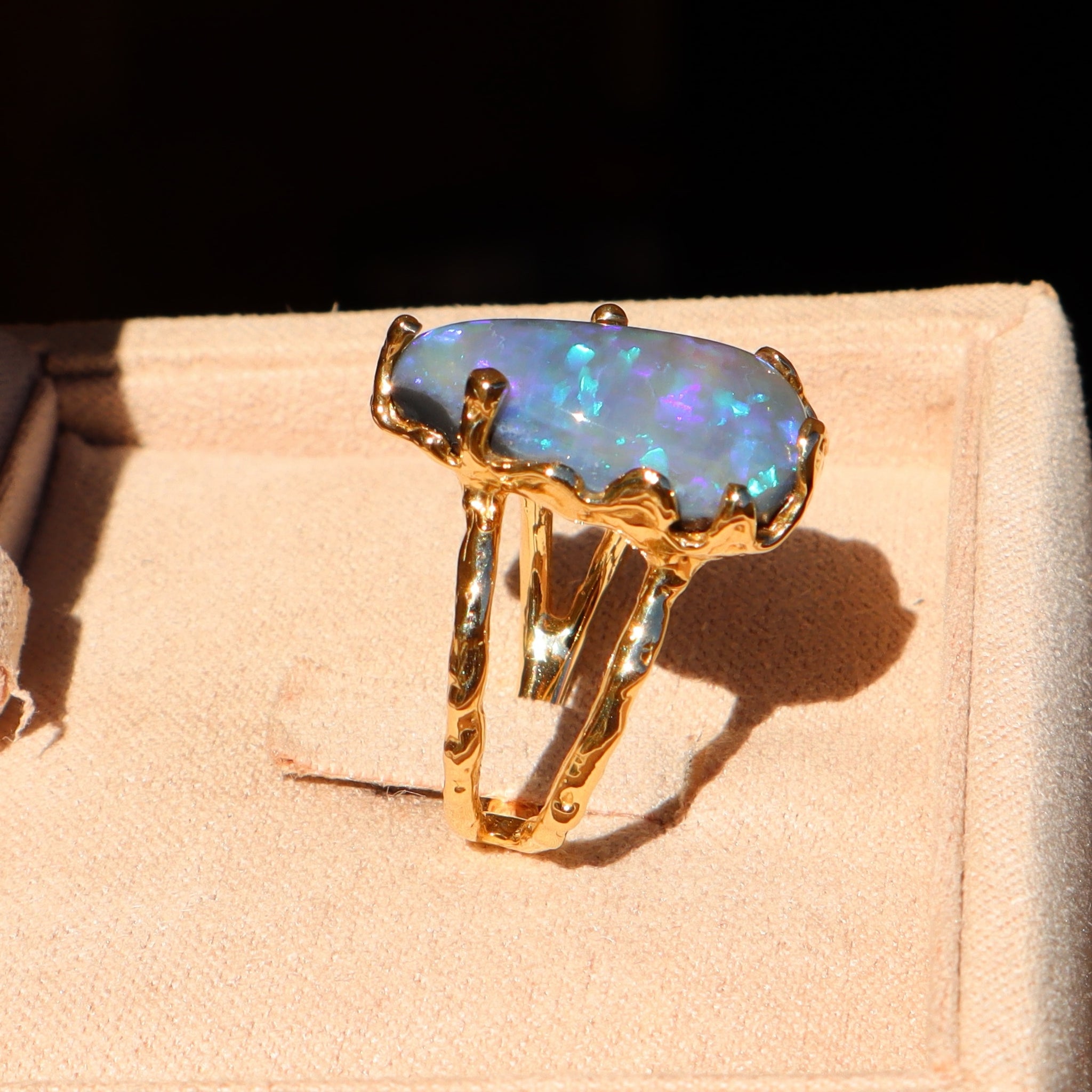 Purple Wavy Bezel Ring - Sam Tsia