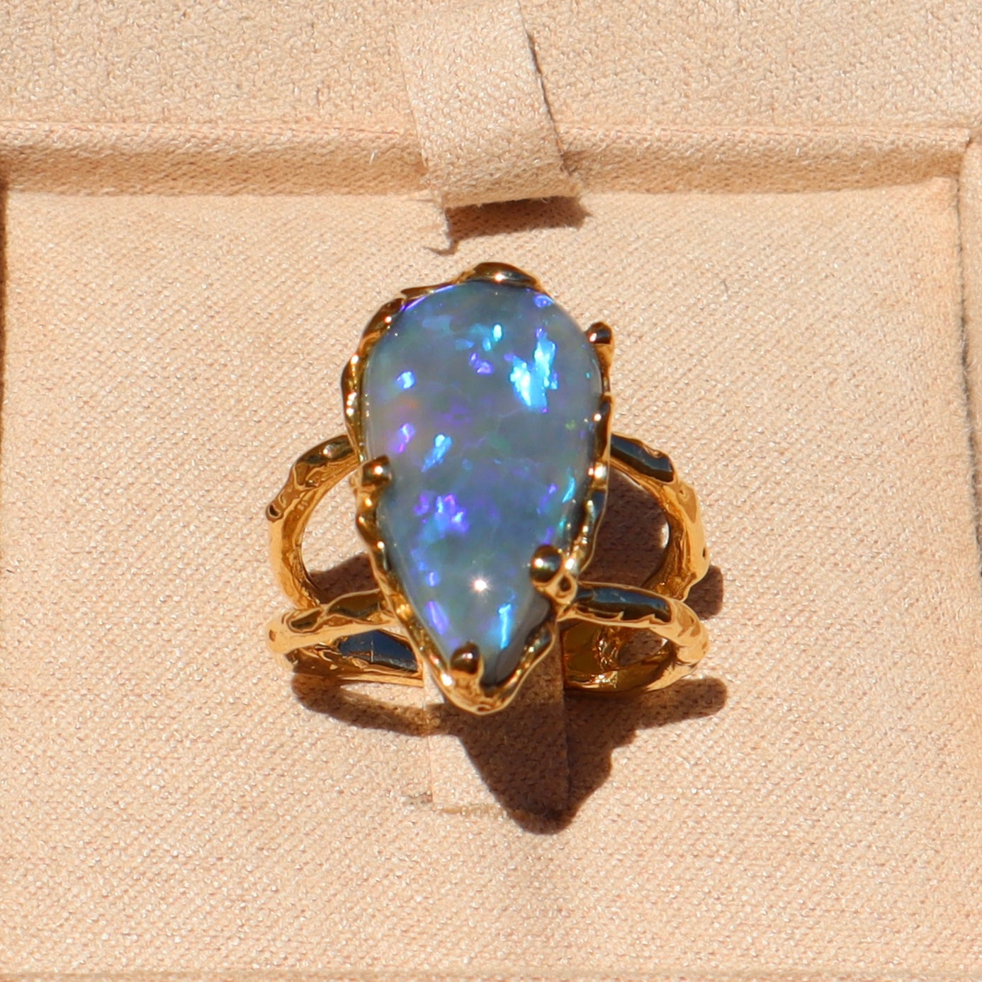 Purple Wavy Bezel Ring - Sam Tsia