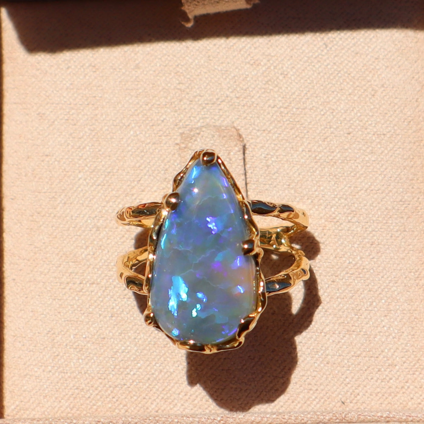 Purple Wavy Bezel Ring - Sam Tsia